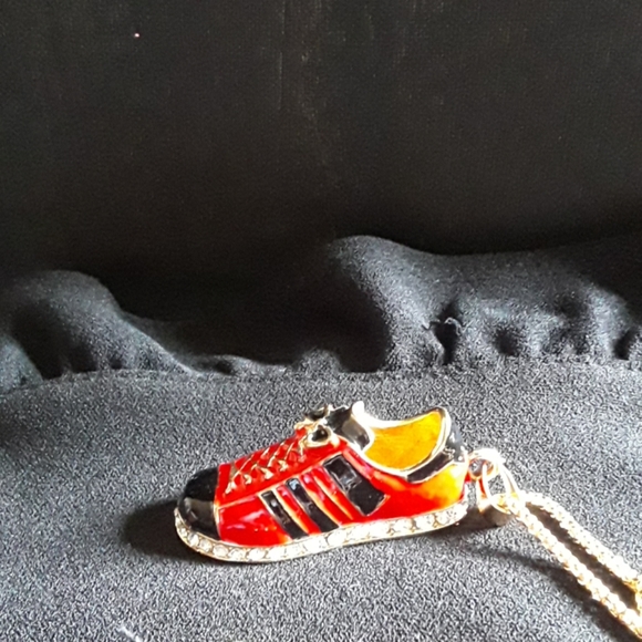 CRYSTAL SHOE NECKLACE - Picture 8 of 8